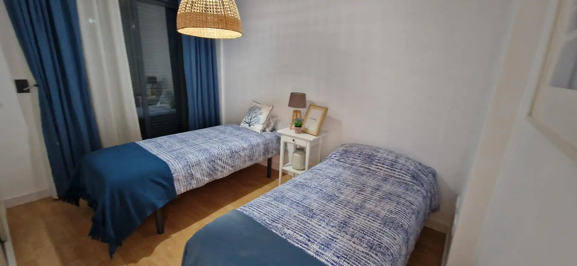Schlafzimmer von Einfamilien-Reihenhaus zum Verkauf in Cullera mit Klimaanlage, Privatgarten und Terrasse