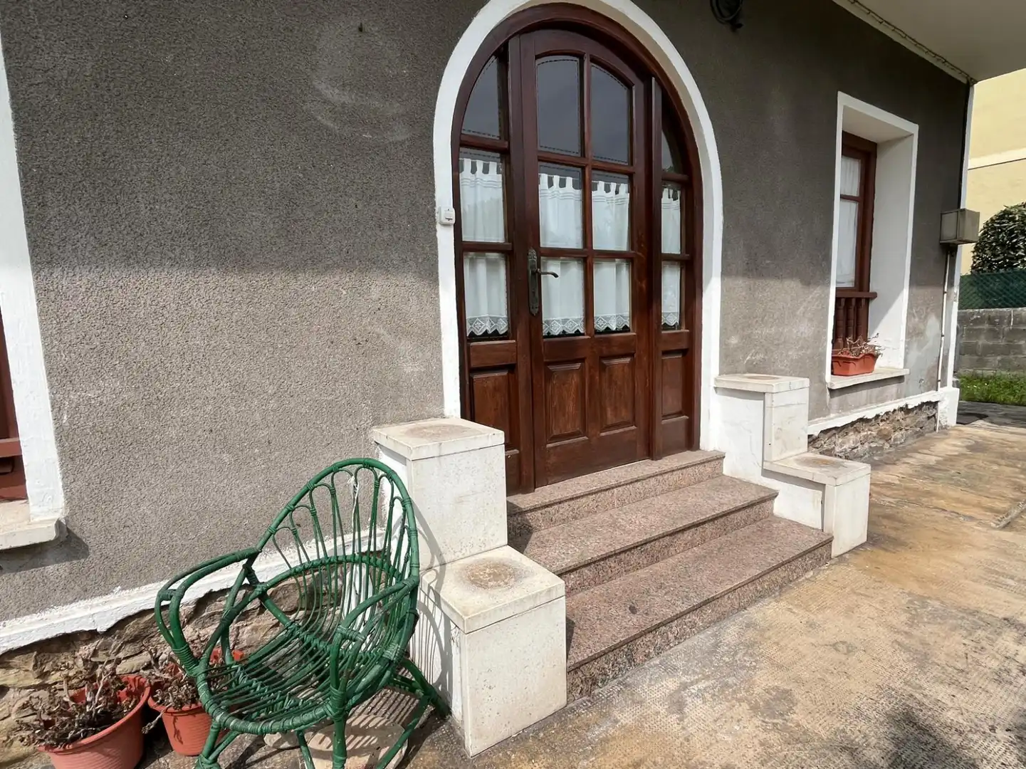 Casa adosada en venta en Los Corrales de Buelna  con Calefacción y Jardín privado