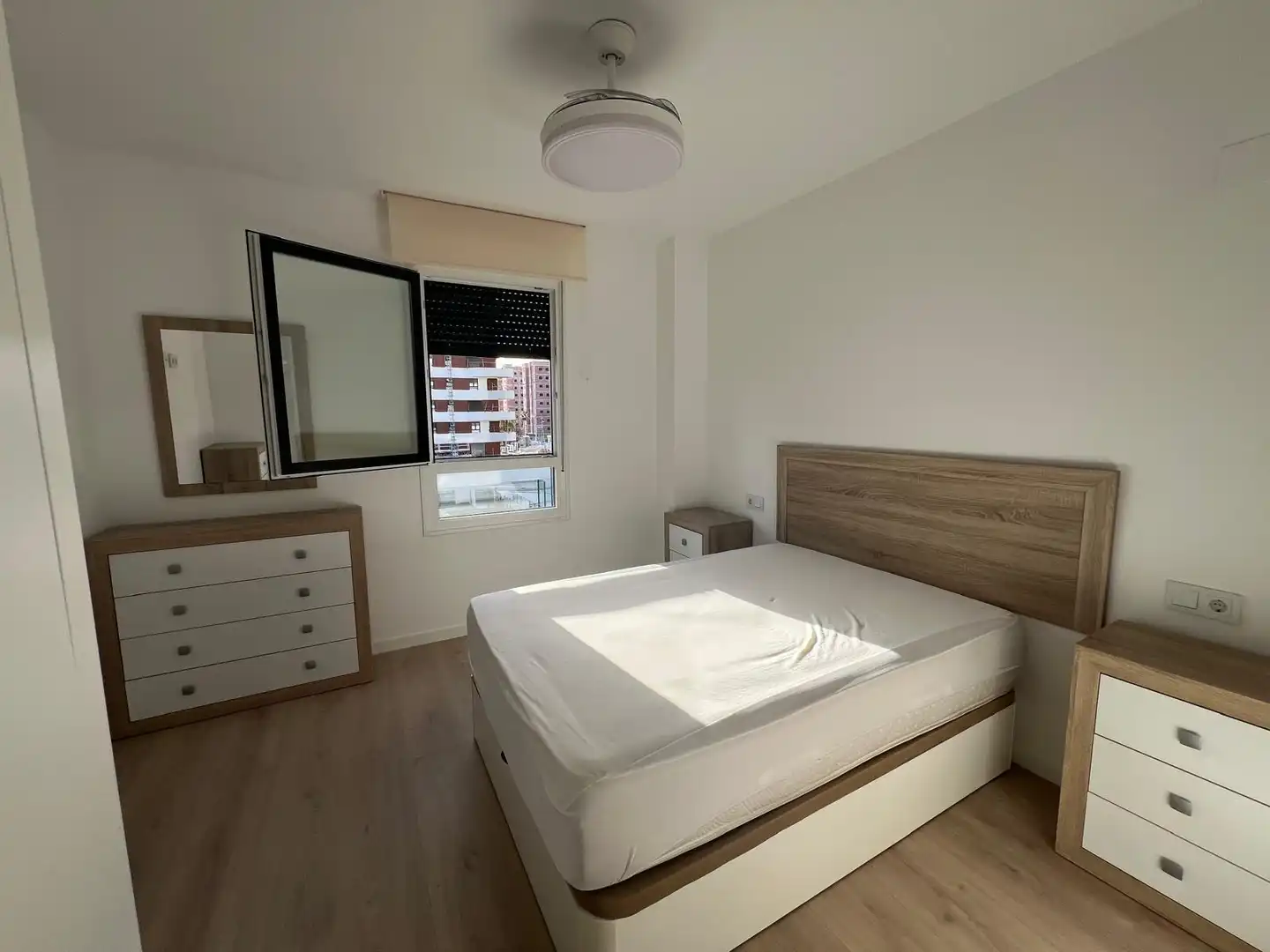 Bedroom of Flat for rent in Dos Hermanas  with Air Conditioner, Heating and Private garden
