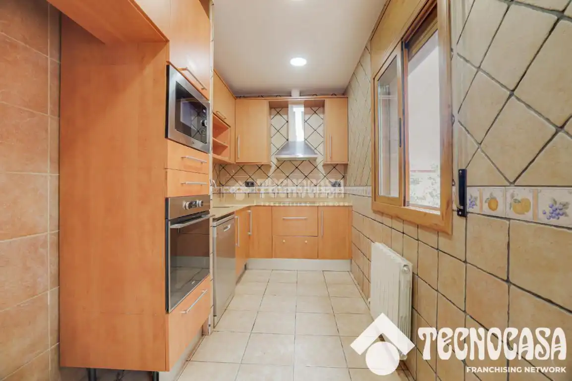 Kitchen of Houses for sale in Santa Coloma de Gramenet  with Air Conditioner, Heating and Terrace