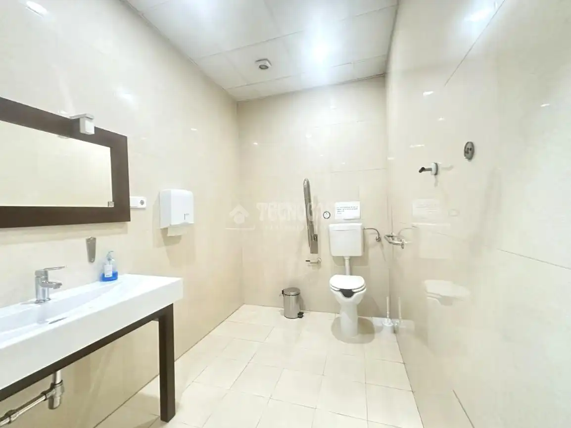 Badezimmer von Geschaftsraum zum Verkauf in Móstoles