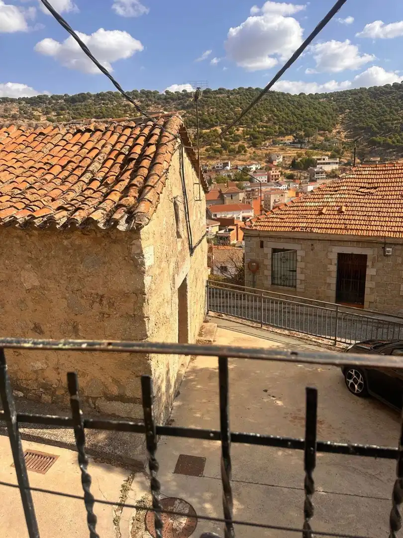 Außenansicht von Haus oder Chalet zum Verkauf in El Hoyo de Pinares  mit Abstellraum