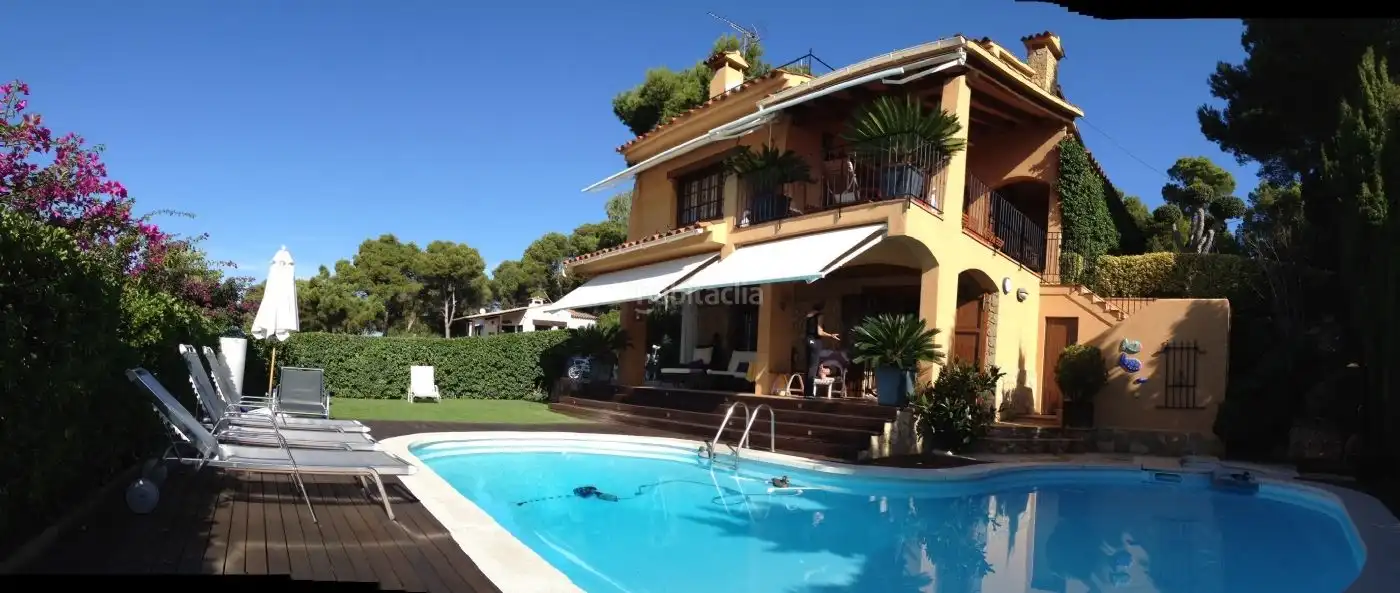 Villa mit Garten zum Verkauf in Carrer de la Riera 13