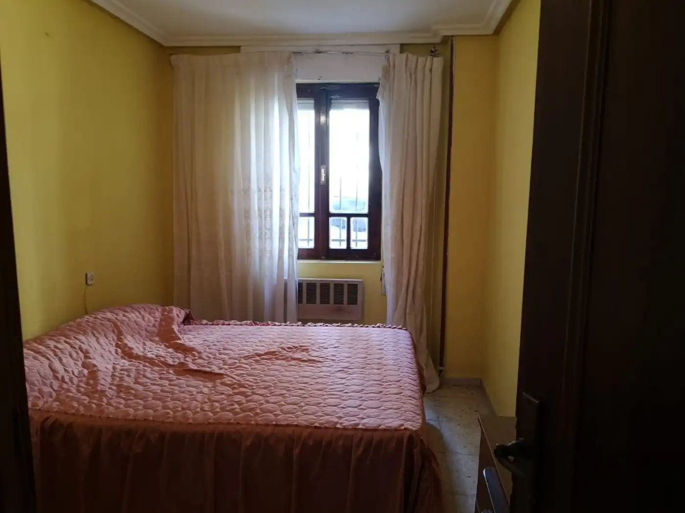 Schlafzimmer von Erdgeschoss zum Verkauf in Sequeros mit Heizung, Abstellraum und Möbliert