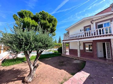 Casa amb balcó en venda a Els Terrers