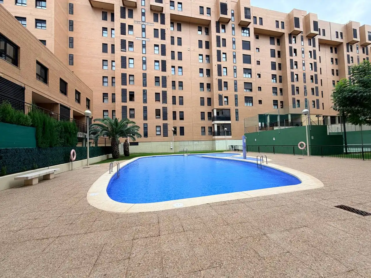 Piscina de Piso de alquiler en Gandia con Amueblado, TV y Balcón