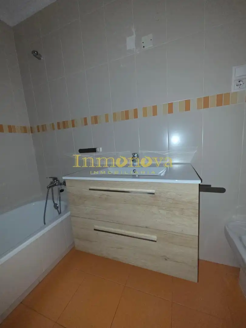 Baño de Piso en venta en Salceda de Caselas con Calefacción y Trastero