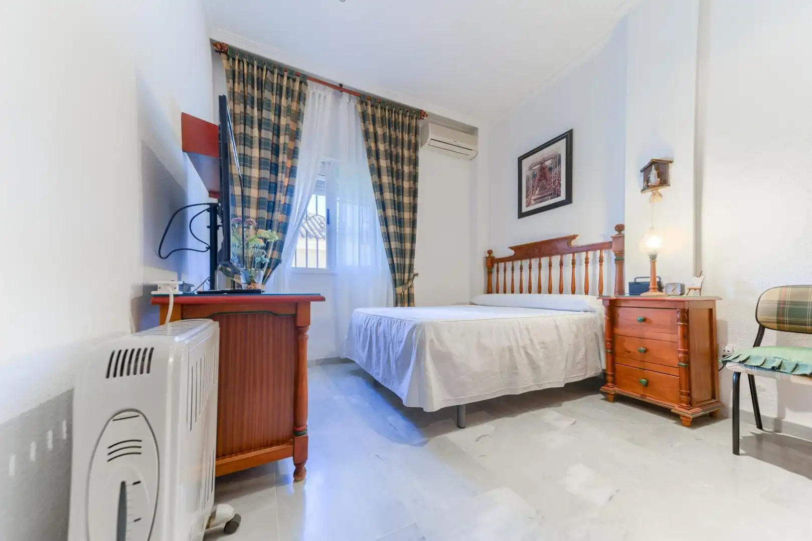 Bedroom of Houses for sale in Espartinas  with Air Conditioner, Private garden and Terrace