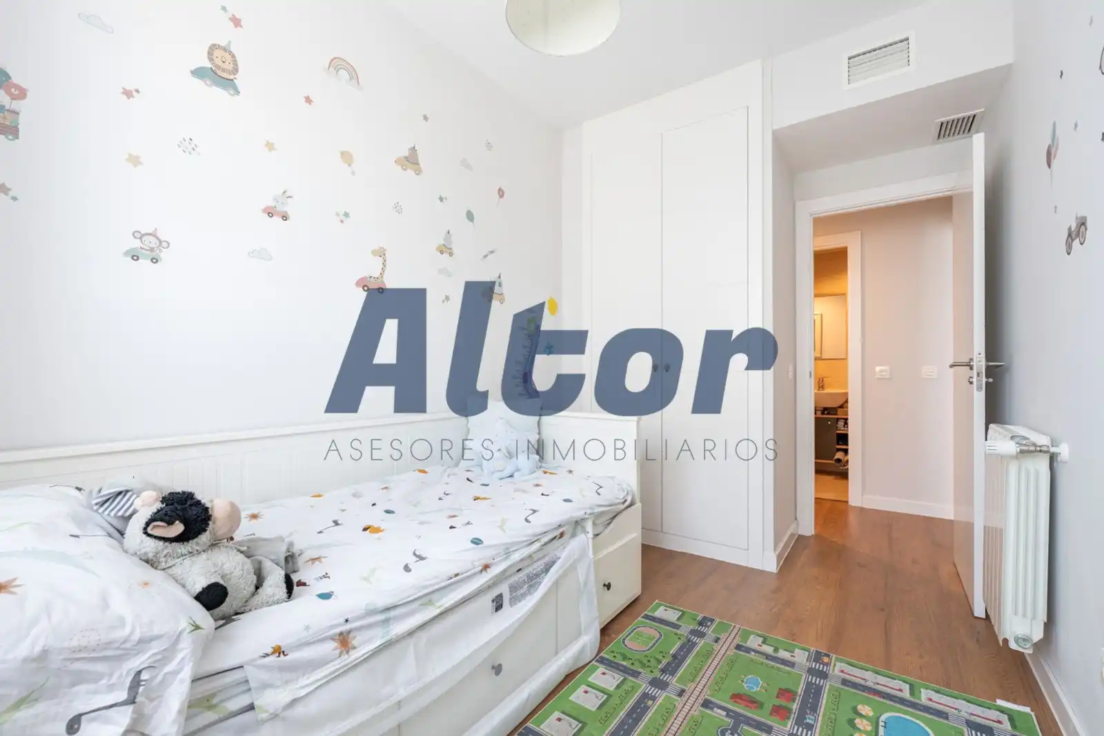 Bedroom of Flat for sale in Madrid  with Air Conditioner, Heating and Terrace