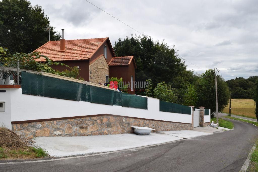 Vista exterior de Casa o xalet en venda en Teo amb Calefacció i Traster