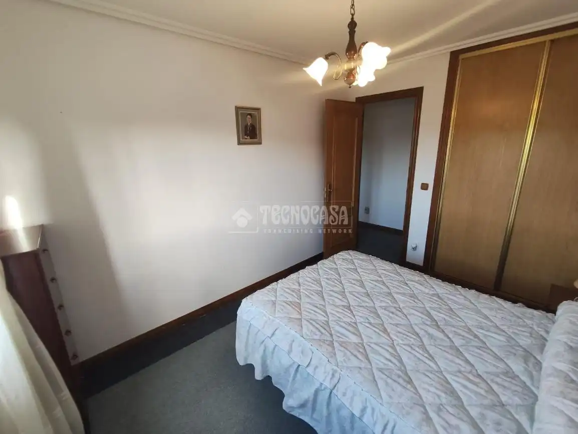 Habitación de Casa adosada en venta en Suances con Calefacción, Jardín privado y Trastero