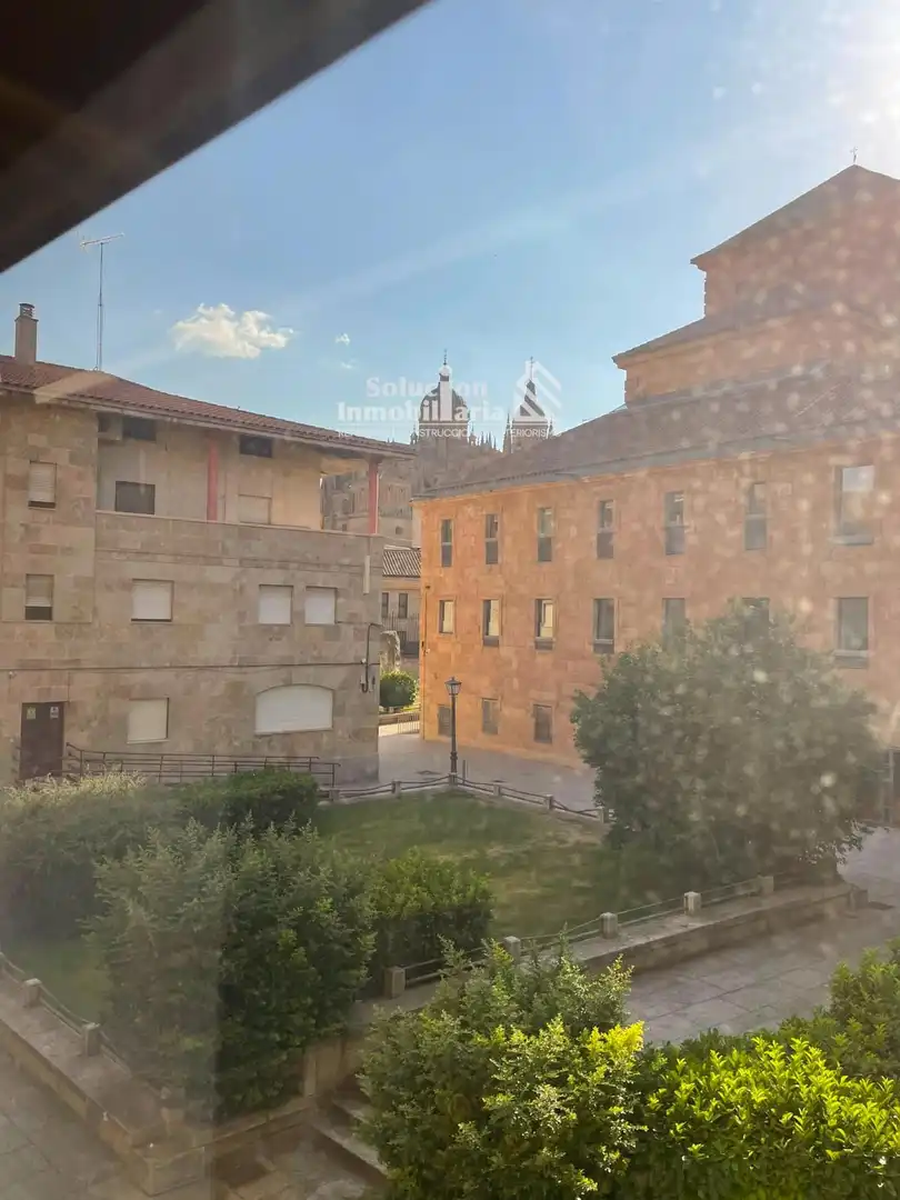 Vista exterior de Pis de lloguer en Salamanca amb Calefacció i Moblat