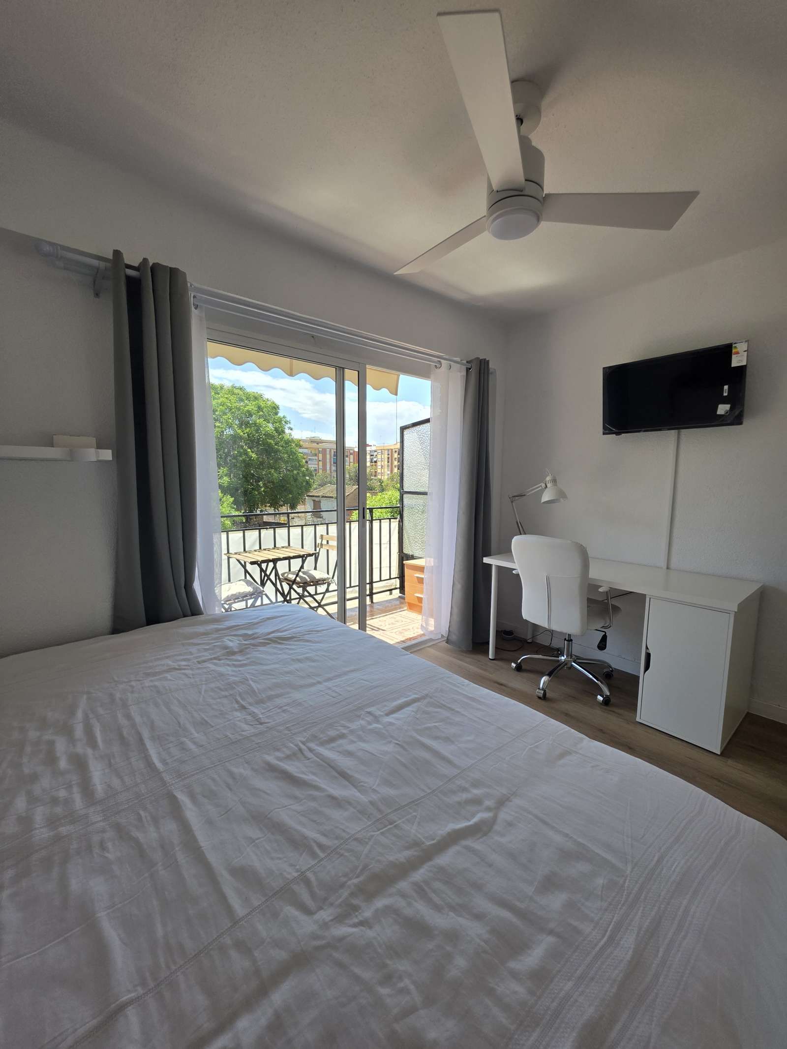 Bedroom of Flat to share in  Valencia Capital  with Air Conditioner, Terrace and Furnished
