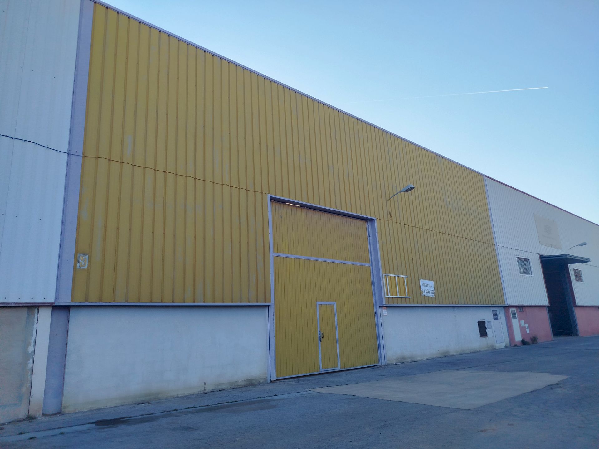 Vista exterior de Nau industrial en venda en La Pobla de Tornesa