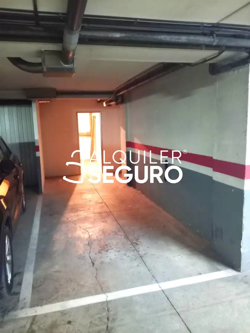 Parking de Piso de alquiler en Valladolid con Calefacción, Trastero y Piscina