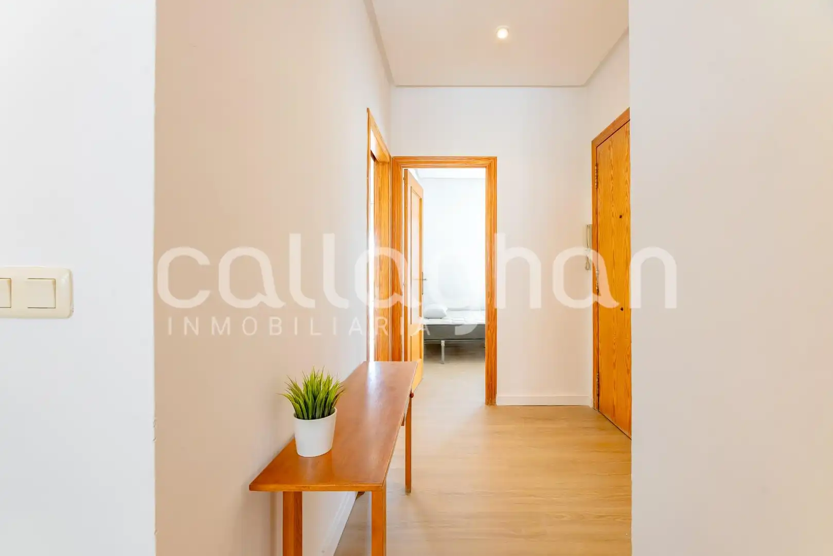 Wohnung zur Miete in Valencia mit Klimaanlage, Abstellraum und Möbliert