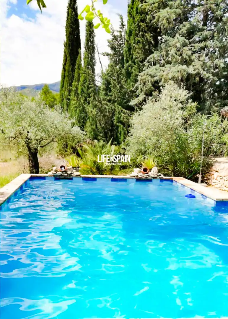 Schwimmbecken von Country house zum Verkauf in Rasquera mit Klimaanlage, Privatgarten und Terrasse