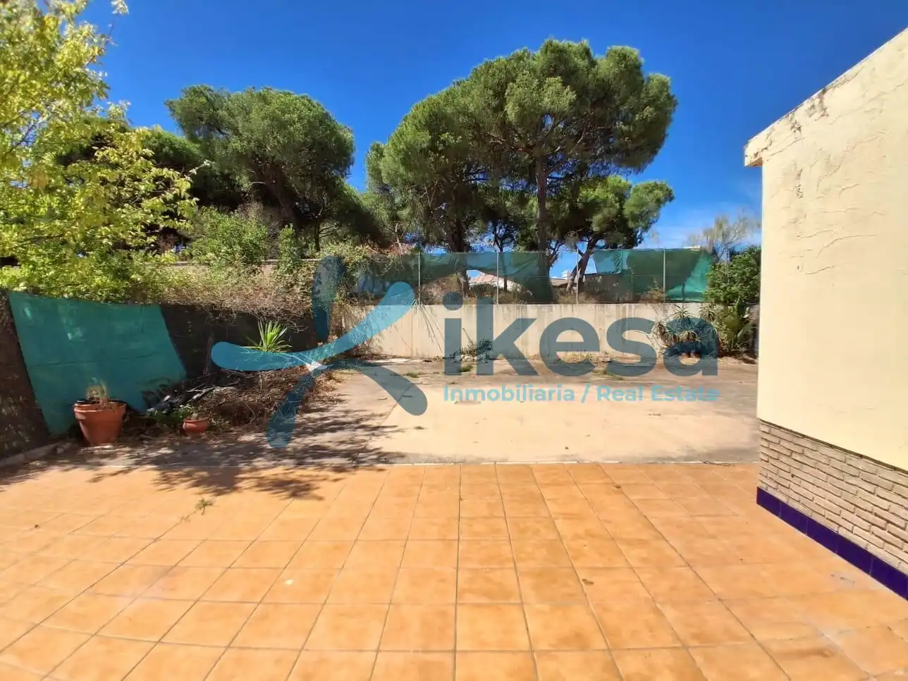Vista exterior de Casa adosada en venda en El Portil amb Piscina comunitària