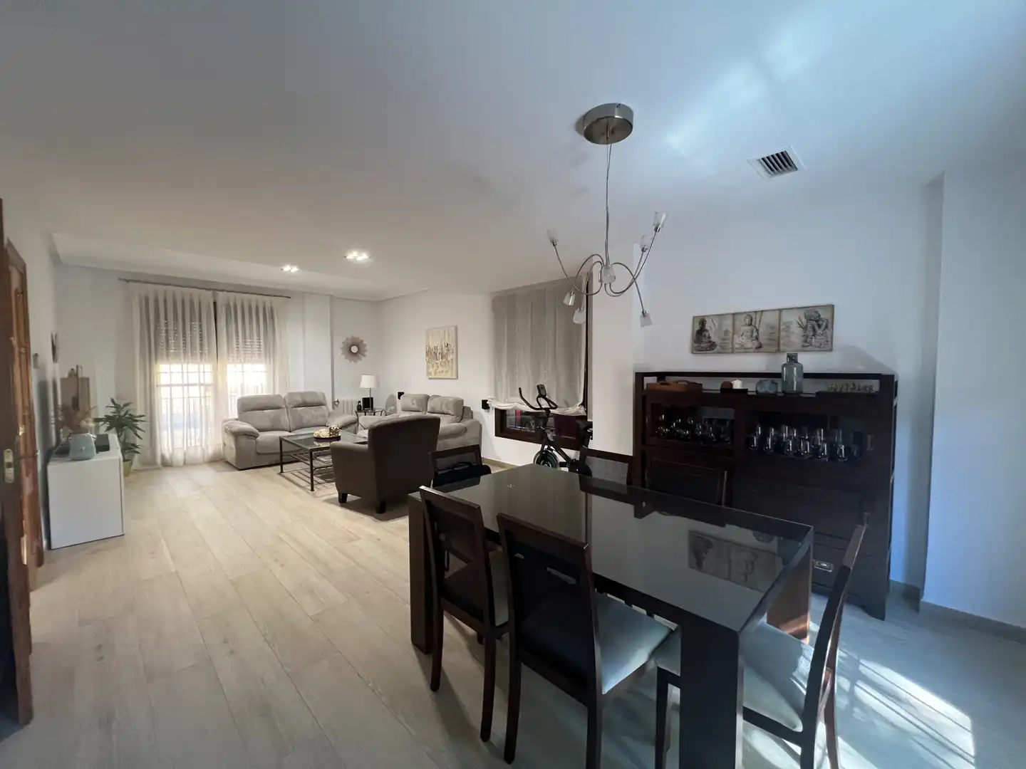 Sala d'estar de Casa adosada en venda en Espartinas amb Aire condicionat, Calefacció i Jardí privat