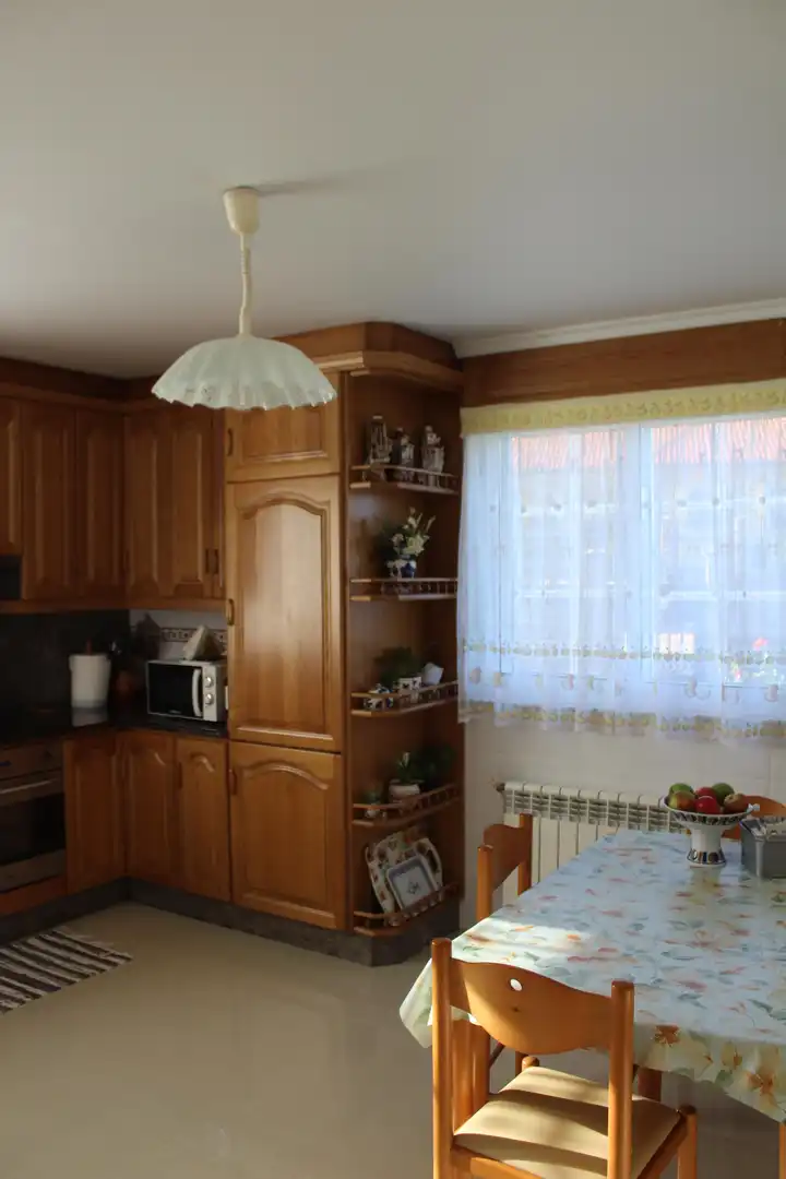 Cuina de Casa o xalet en venda en Valdoviño amb Jardí privat, Parquet i Terrassa