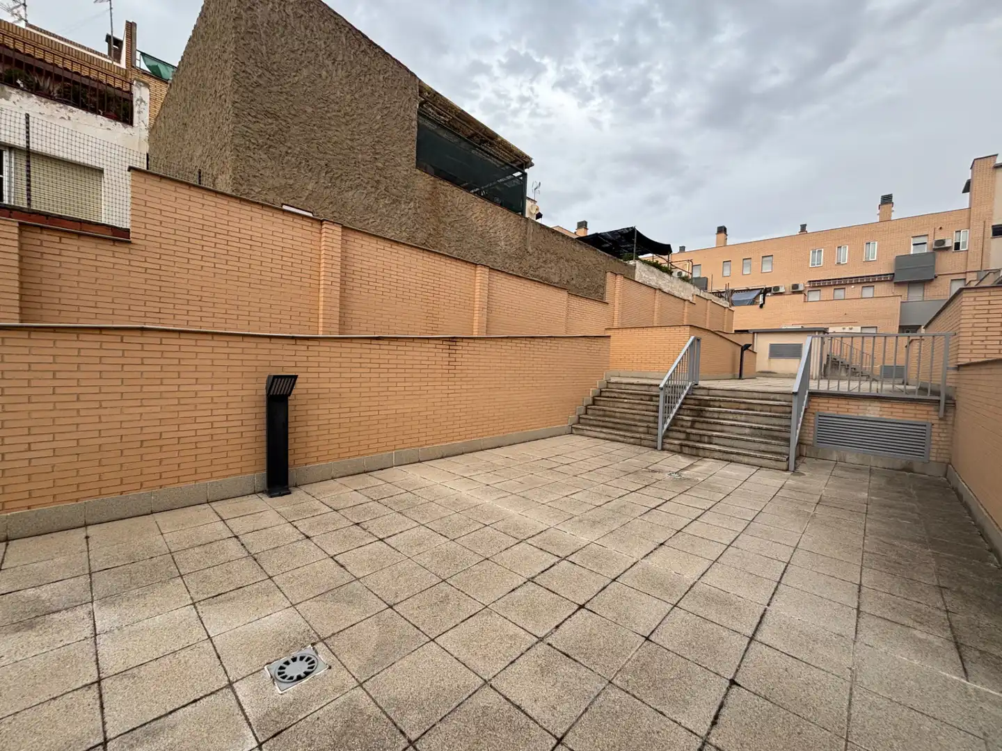 Exterior view of Flat for sale in Oliver-Valdefierro