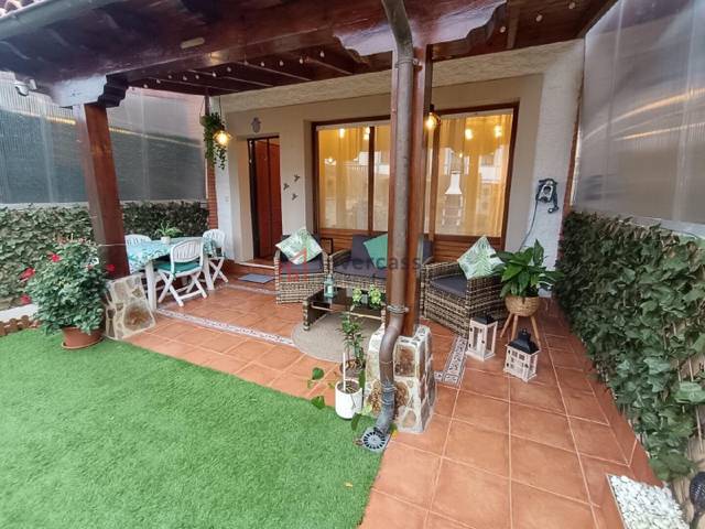 Casa adosada en Venta en Barrio de Santullán en Mioño - Santullán