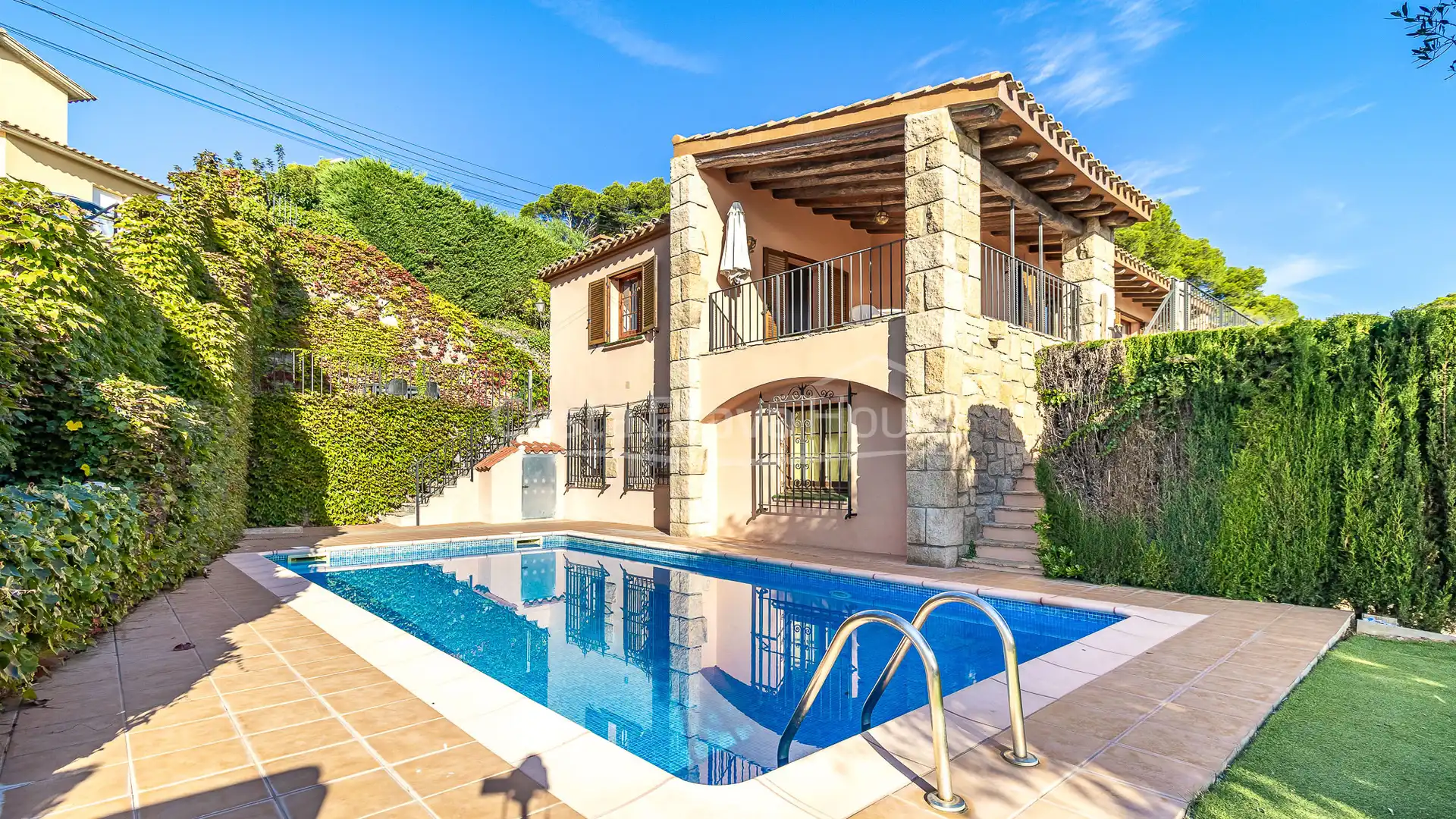 Vista exterior de Casa o xalet en venda en Palafrugell amb Calefacció, Jardí privat i Terrassa