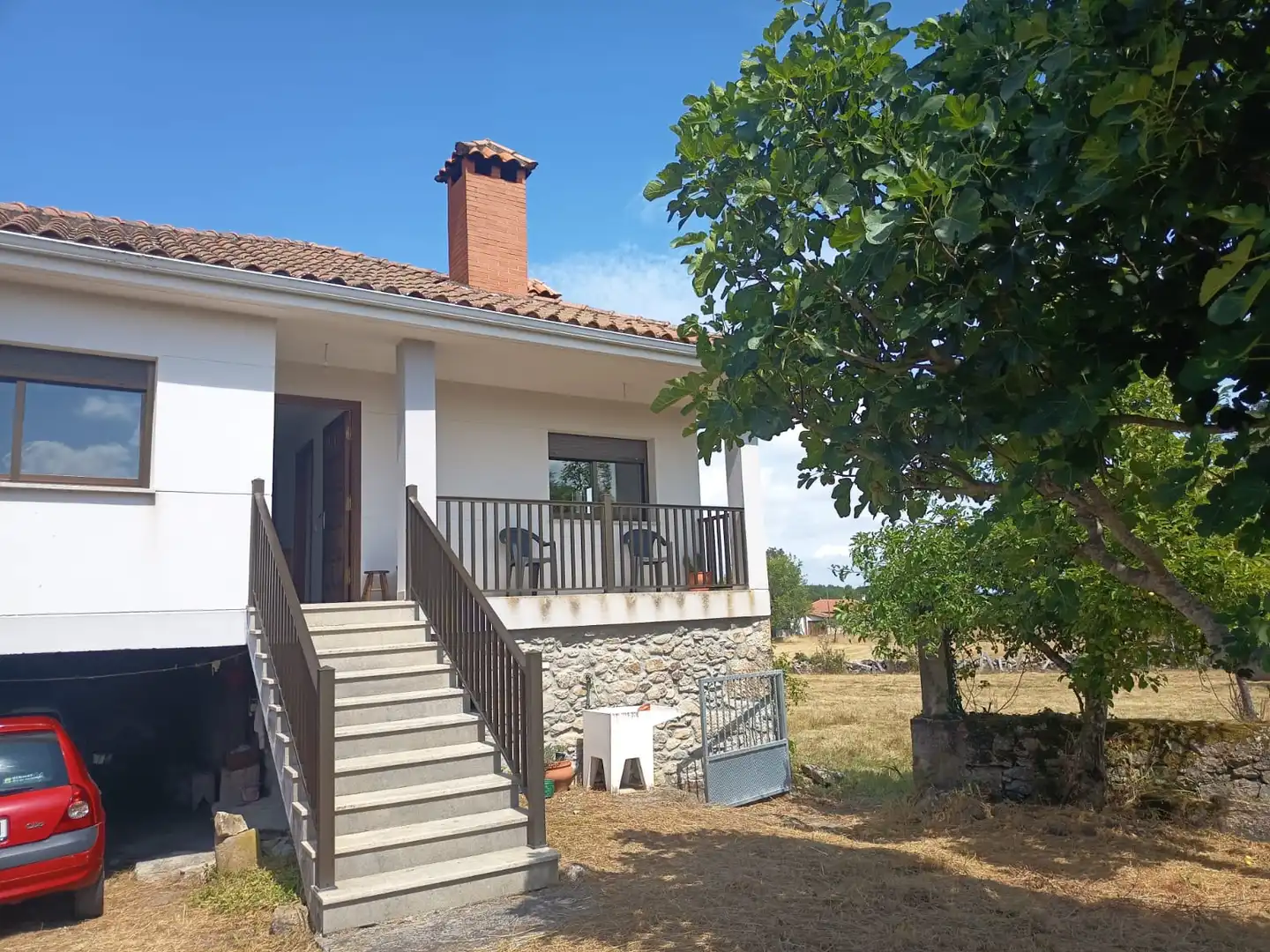Vista exterior de Casa o xalet en venda en Sober amb Jardí privat, Terrassa i Moblat