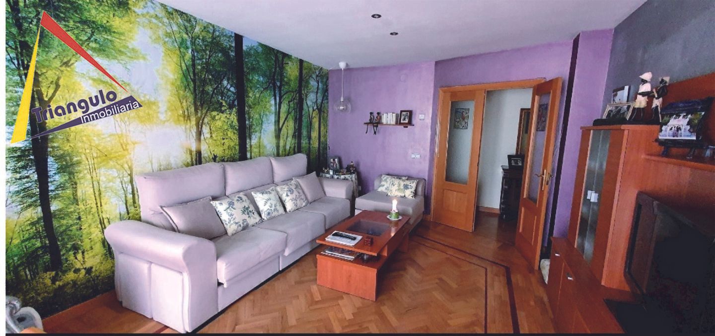 Living room of Flat for sale in La Lastrilla   with Parquet flooring and Storage room