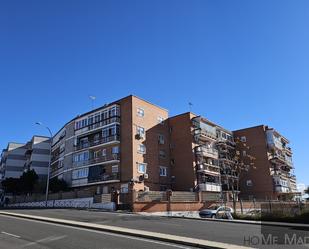 Vista exterior de Pis en venda en  Madrid Capital amb Parquet, Terrassa i Piscina comunitària