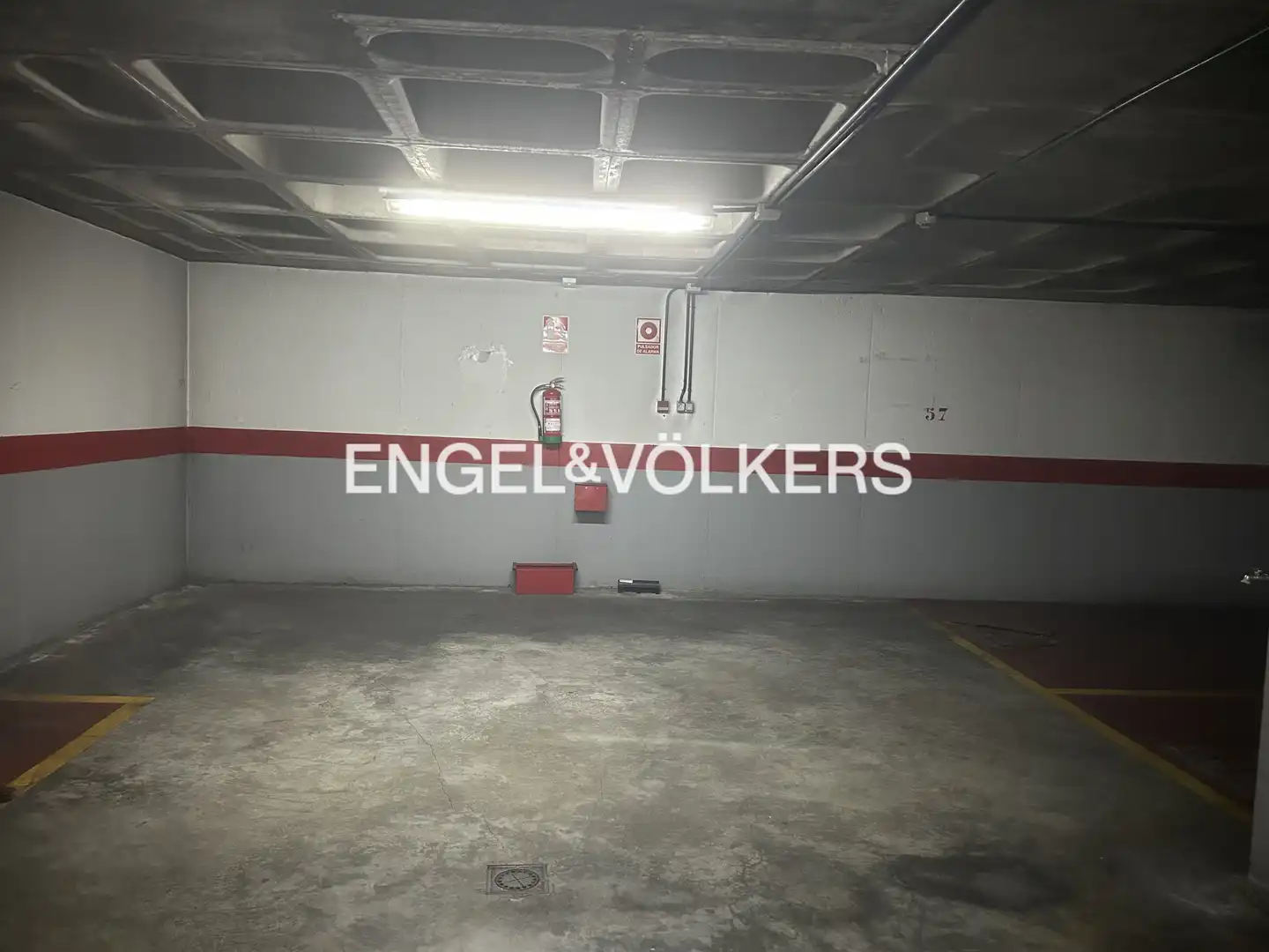 Parking of Flat for sale in Sevilla  with Heating