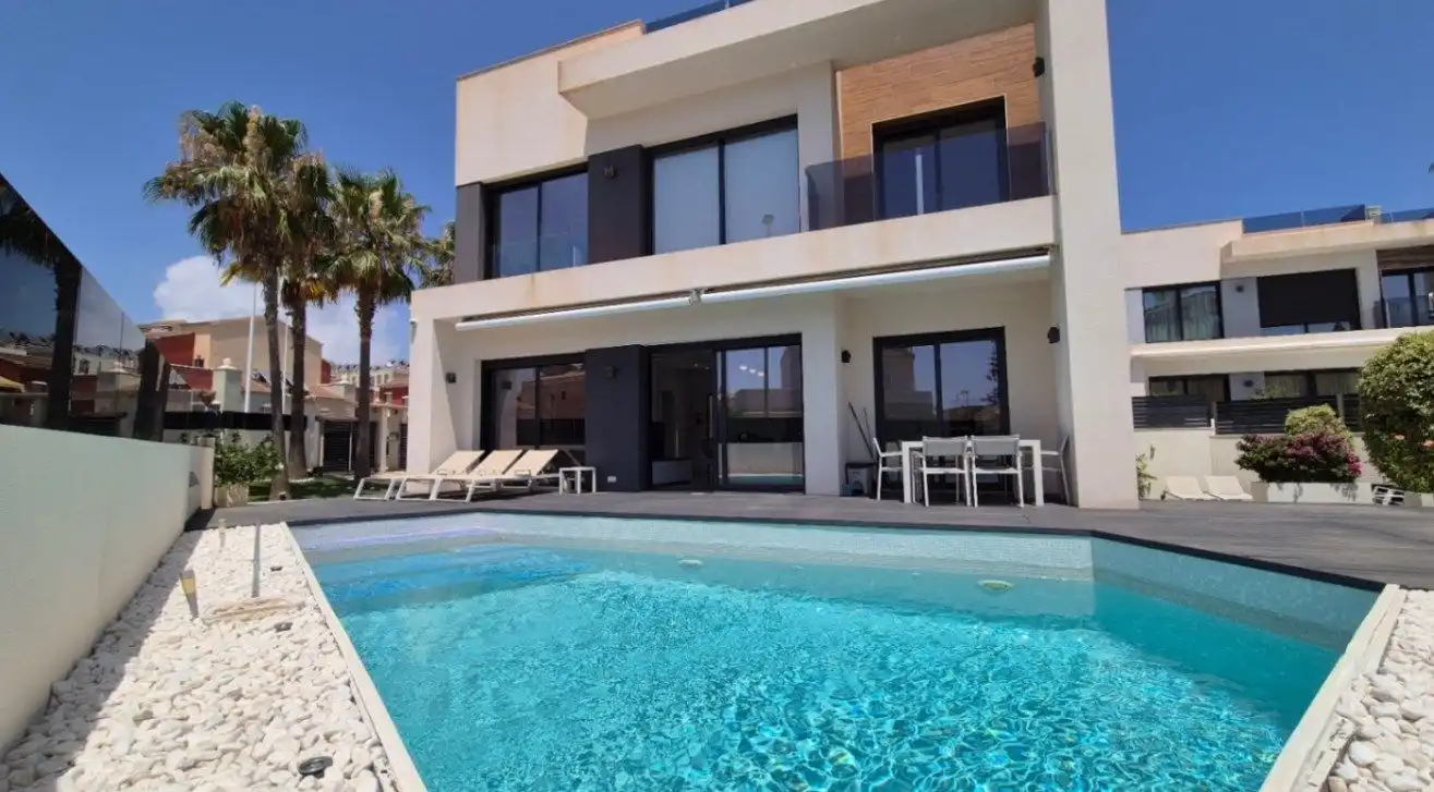 Villa mit Pool zum Verkauf in N/A