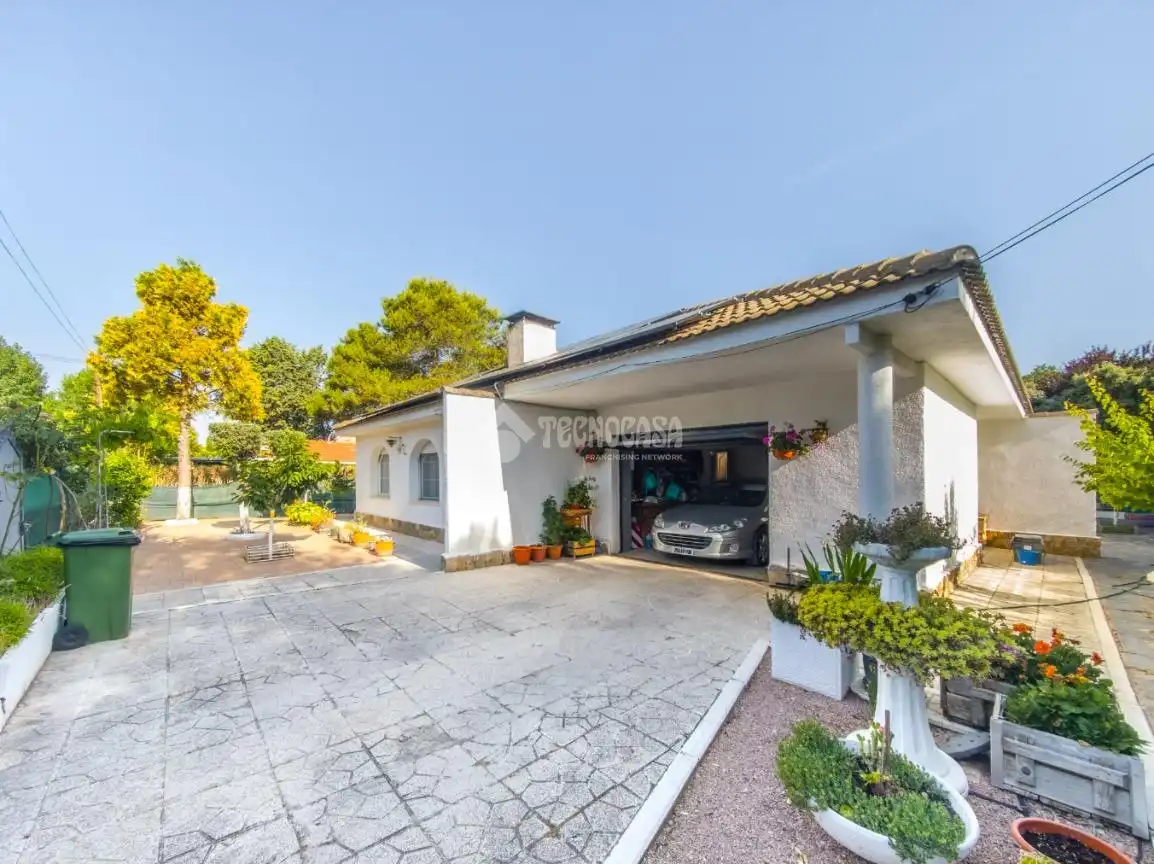Exterior view of Houses for sale in Nuevo Baztán  with Heating, Private garden and Swimming Pool