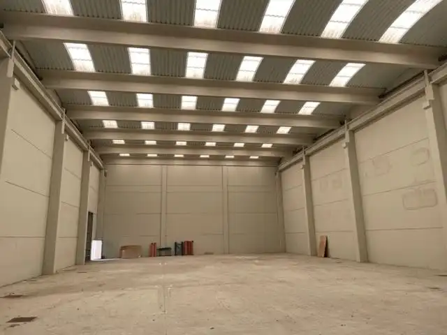 Fabrikhallen zur Miete in Urnieta
