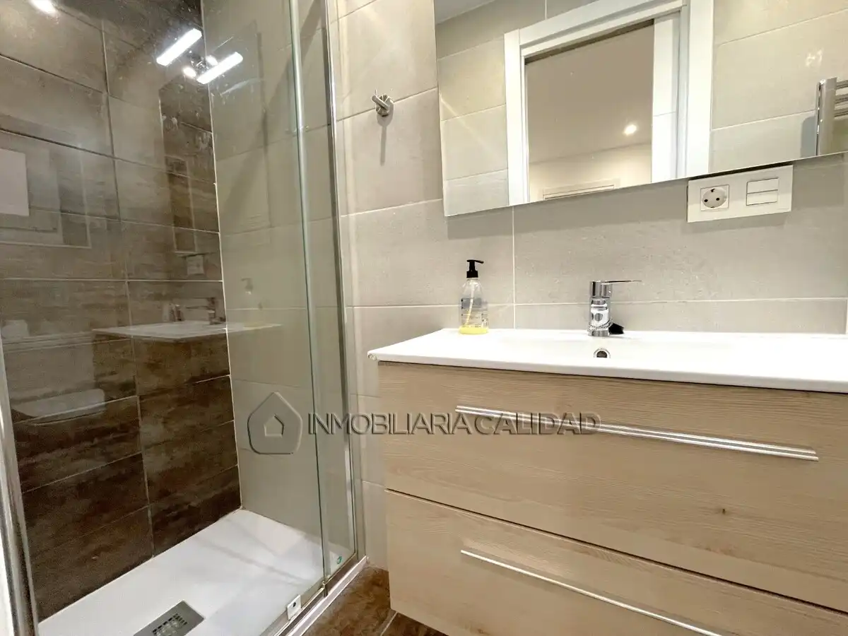 Baño de Piso de alquiler en Burgos con Calefacción y Amueblado