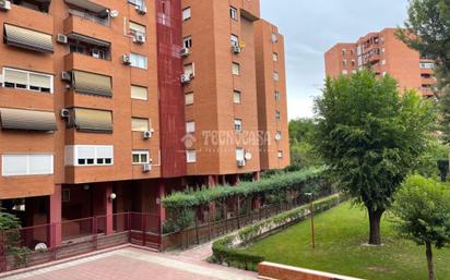 Vista exterior de Pis en venda en  Madrid Capital amb Calefacció, Parquet i Balcó