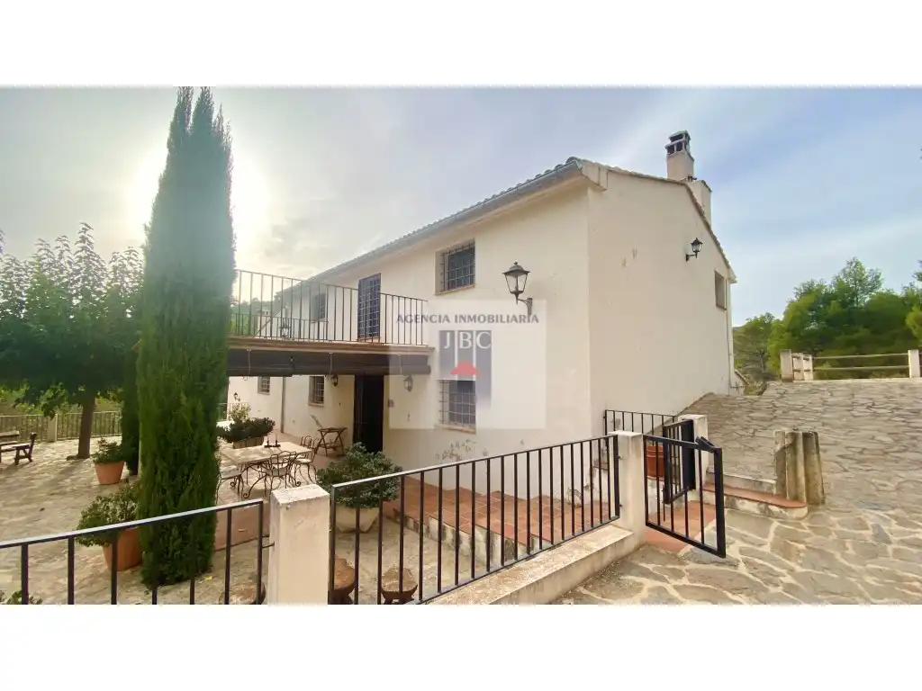 Vista exterior de Finca rústica en venda en Alcoy / Alcoi amb Jardí privat, Traster i Piscina