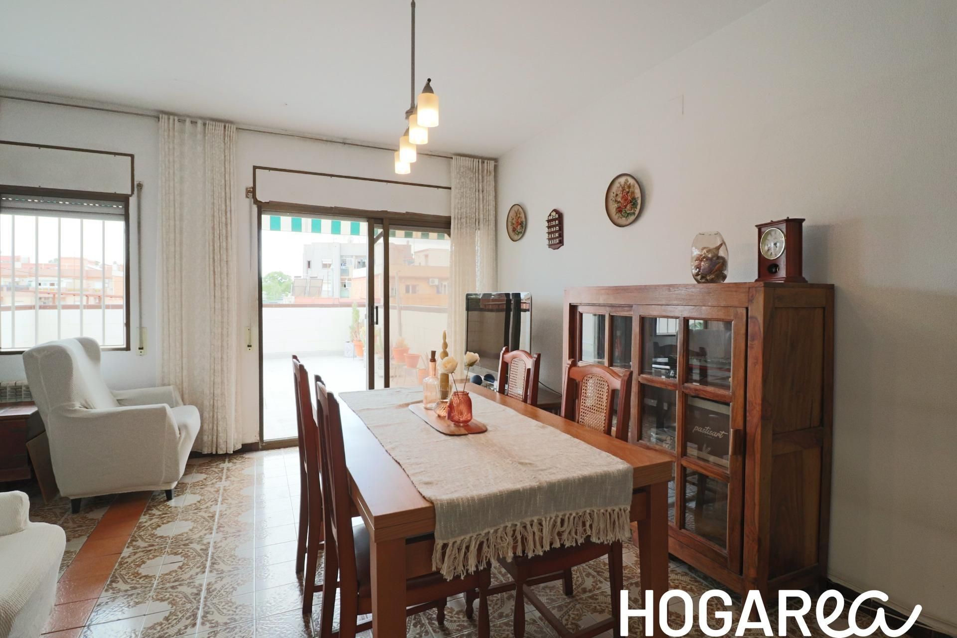 Comedor de Piso en venta en Badalona con Calefacción, Terraza y Balcón