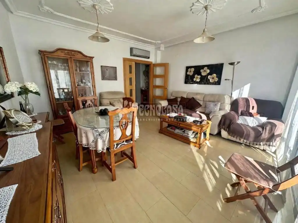 Piso con terraza en venta en C. Virgen de la Cabeza, imagen 2