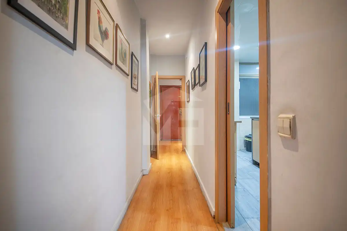 Flat for sale in Barcelona  with Air Conditioner and Heating