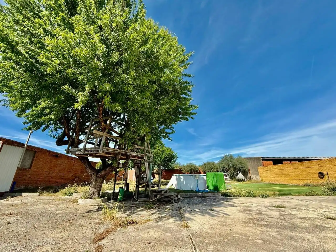 Exterior view of Houses for sale in Carriches  with Private garden and Swimming Pool