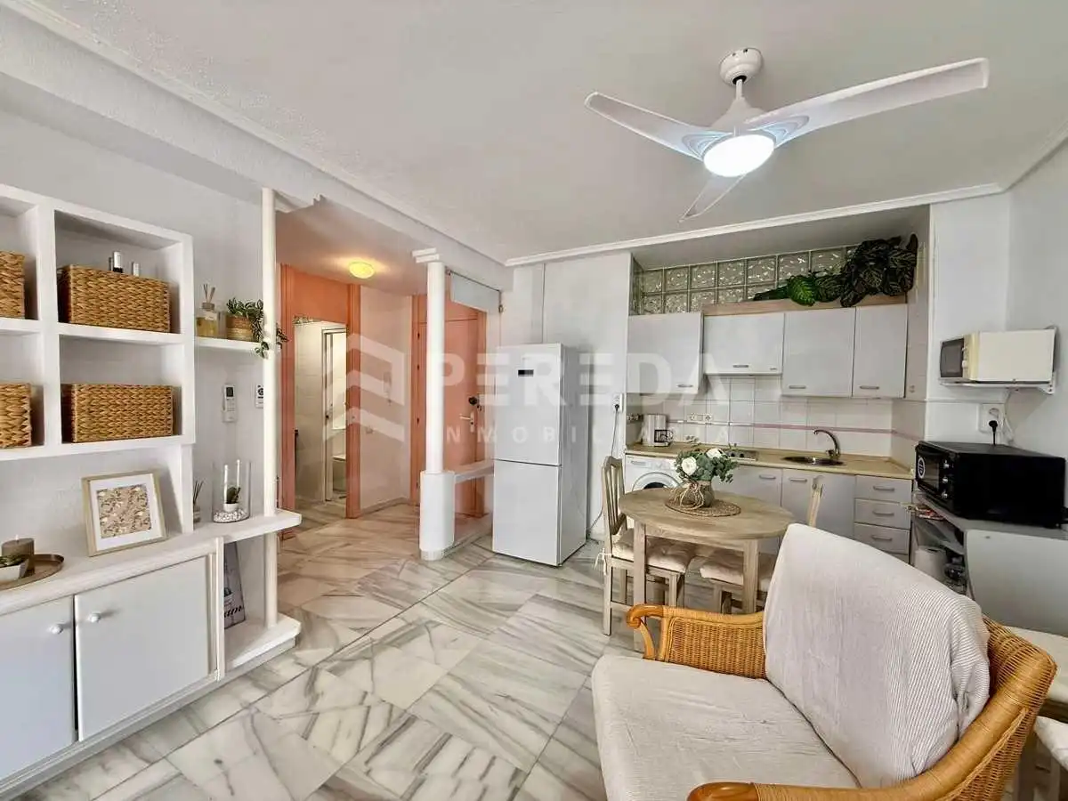 Cocina de Apartamento en venta en Roquetas de Mar con Aire acondicionado, Terraza y Amueblado