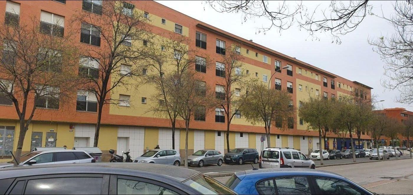 Exterior view of Flat to rent in  Sevilla Capital  with Air Conditioner