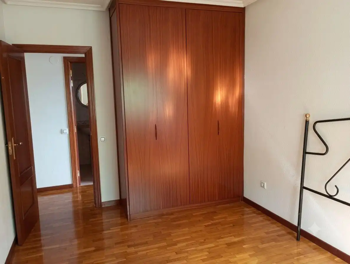 Bedroom of Flat for sale in  Logroño  with Heating, Parquet flooring and Storage room