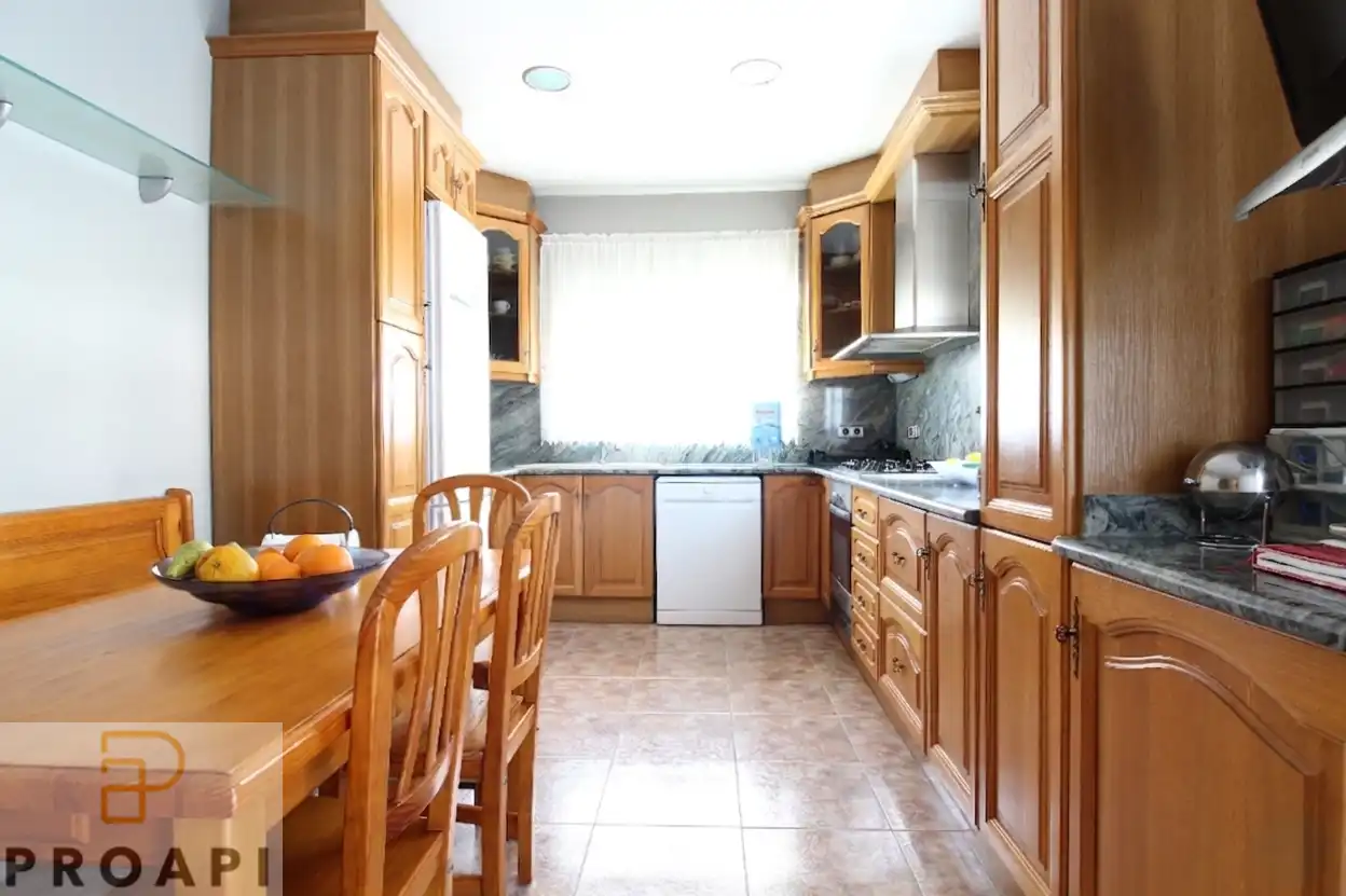 Cocina de Casa o chalet en venta en Girona con Aire acondicionado, Calefacción y Jardín privado