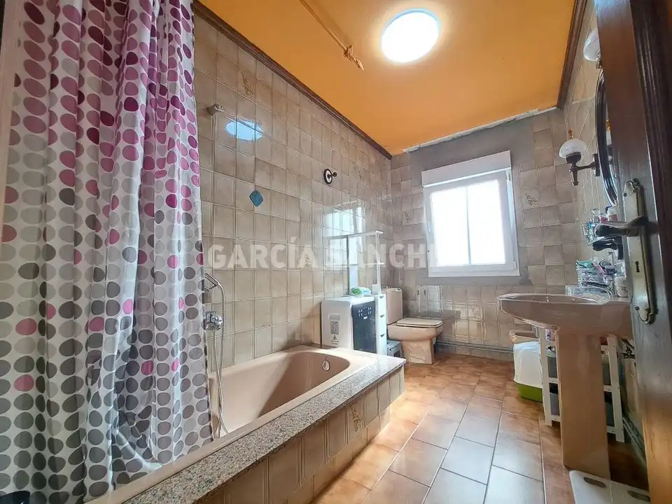 Bathroom of Houses for sale in Boiro  with Private garden, Terrace and Furnished