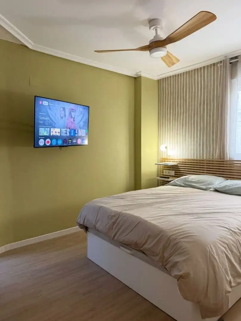 Dormitori de Apartament de lloguer en Torrevieja amb Aire condicionat, Calefacció i Parquet