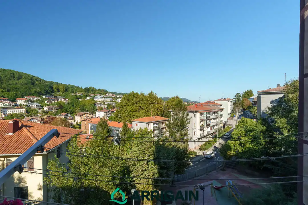 Vista exterior de Pis en venda en Donostia - San Sebastián  amb Calefacció, Traster i Balcó