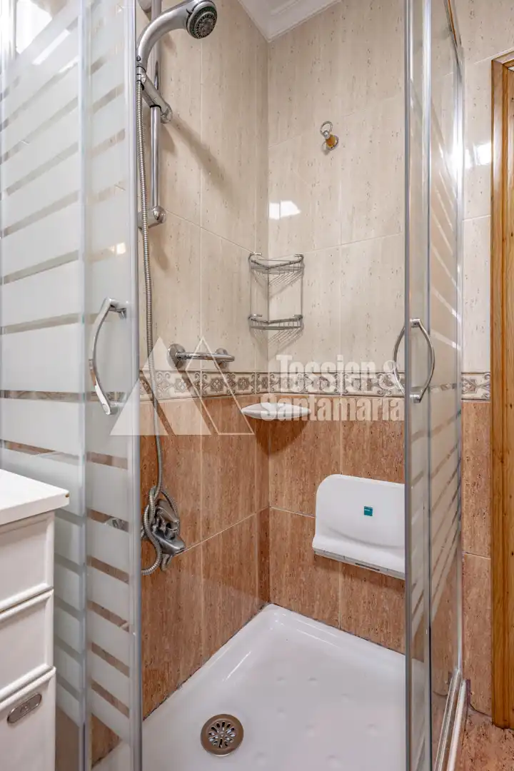 Bathroom of Flat for sale in Gijón   with Heating and Furnished