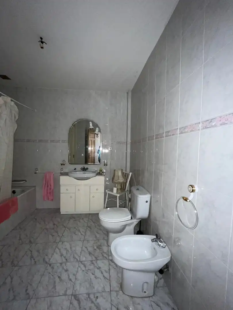 Bathroom of Houses for sale in Santa Cristina de la Polvorosa  with Furnished